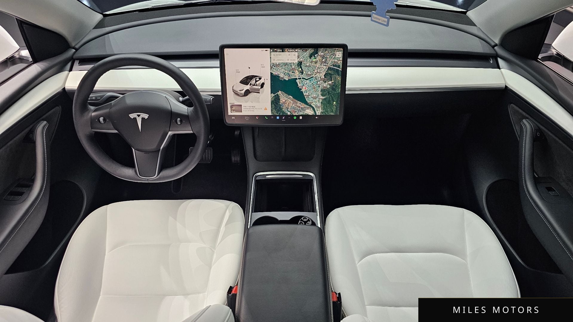 Tesla Model Y 2023 — миниатюра 10