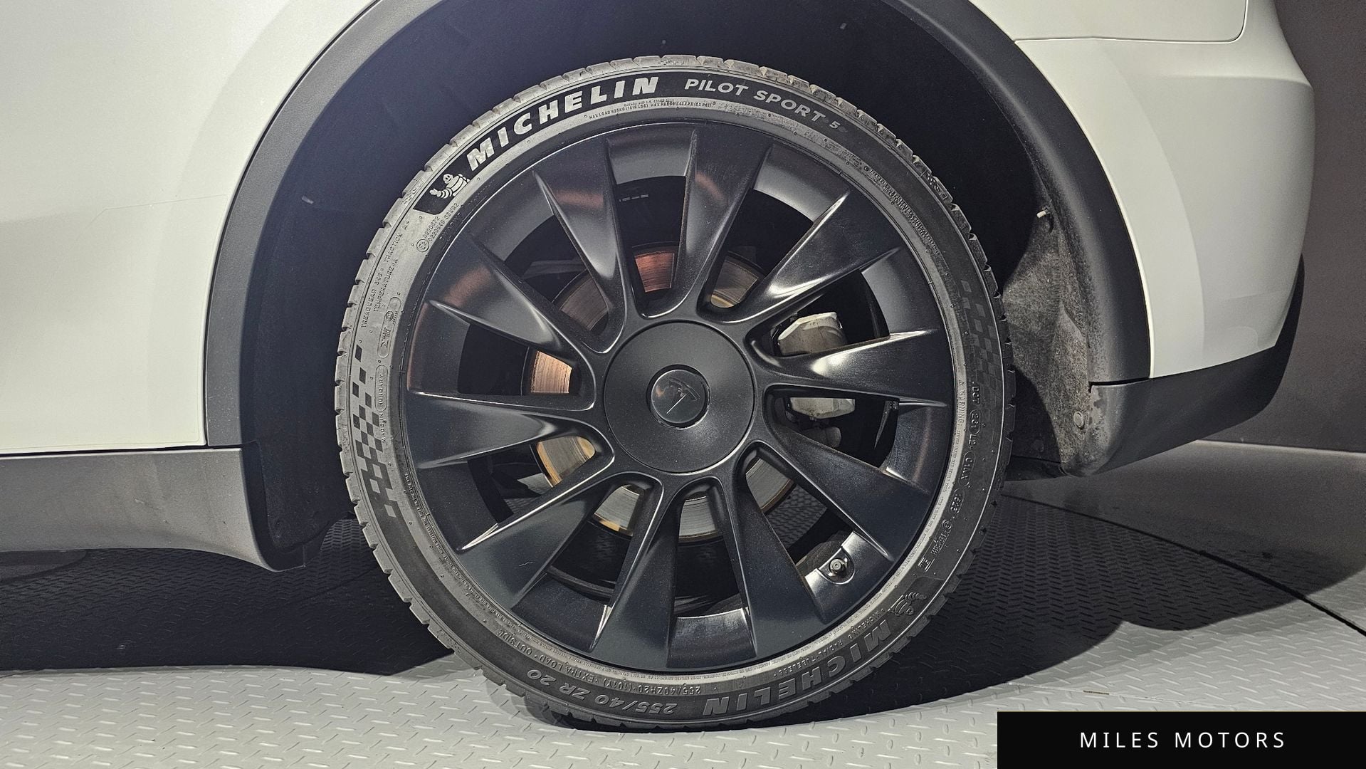 Tesla Model Y 2023 — миниатюра 7