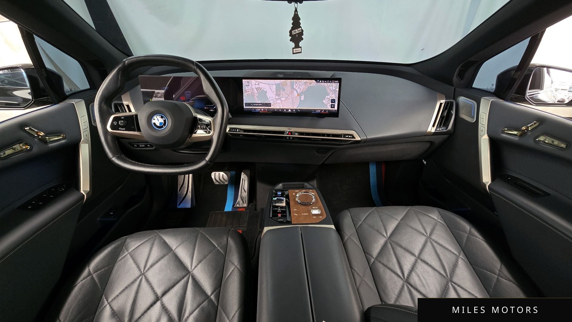 BMW iX 2023 — миниатюра 10