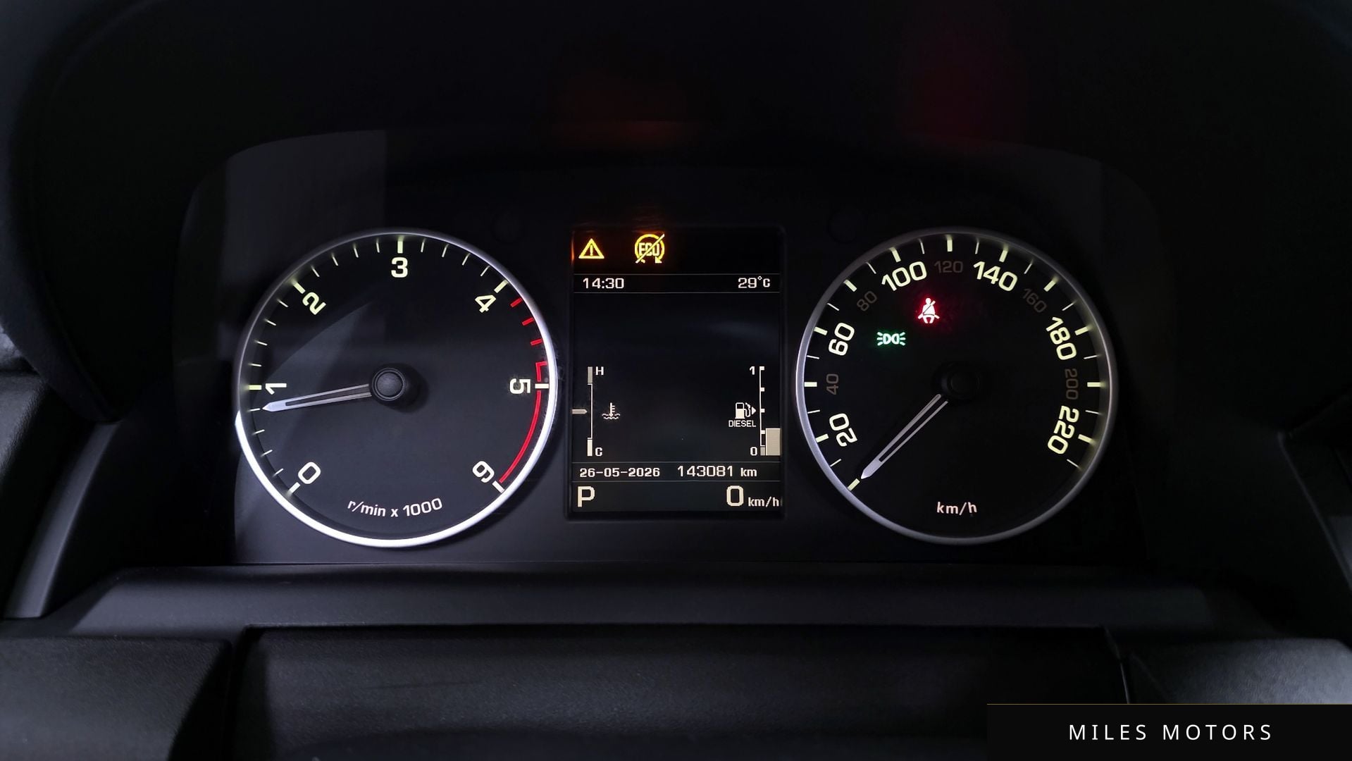 Land Rover Discovery 2015 — миниатюра 10