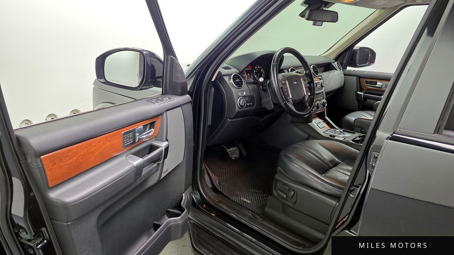 Land Rover Discovery 2015 — миниатюра 12