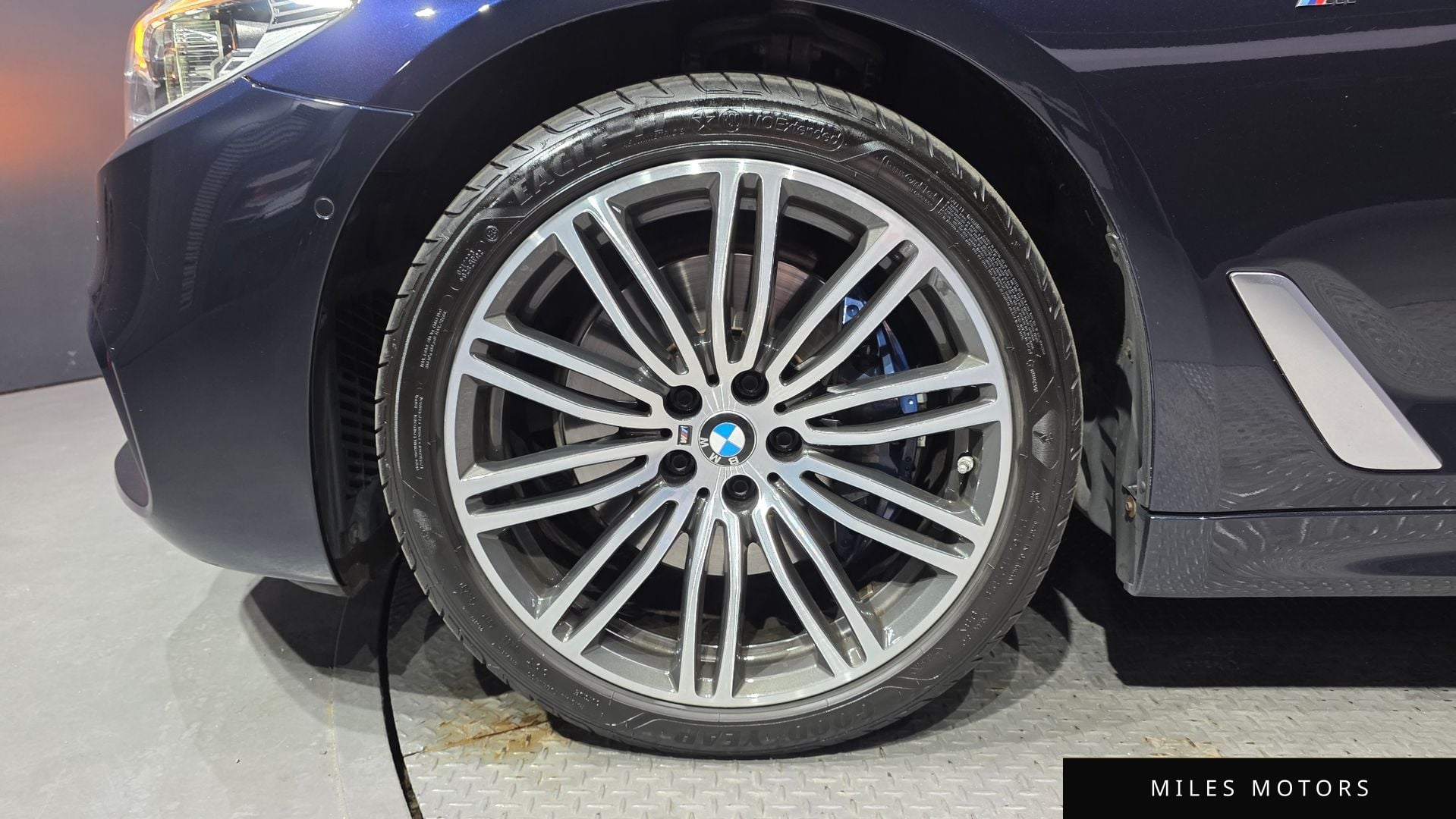 BMW 5 Series (G30) 2020 — миниатюра 5