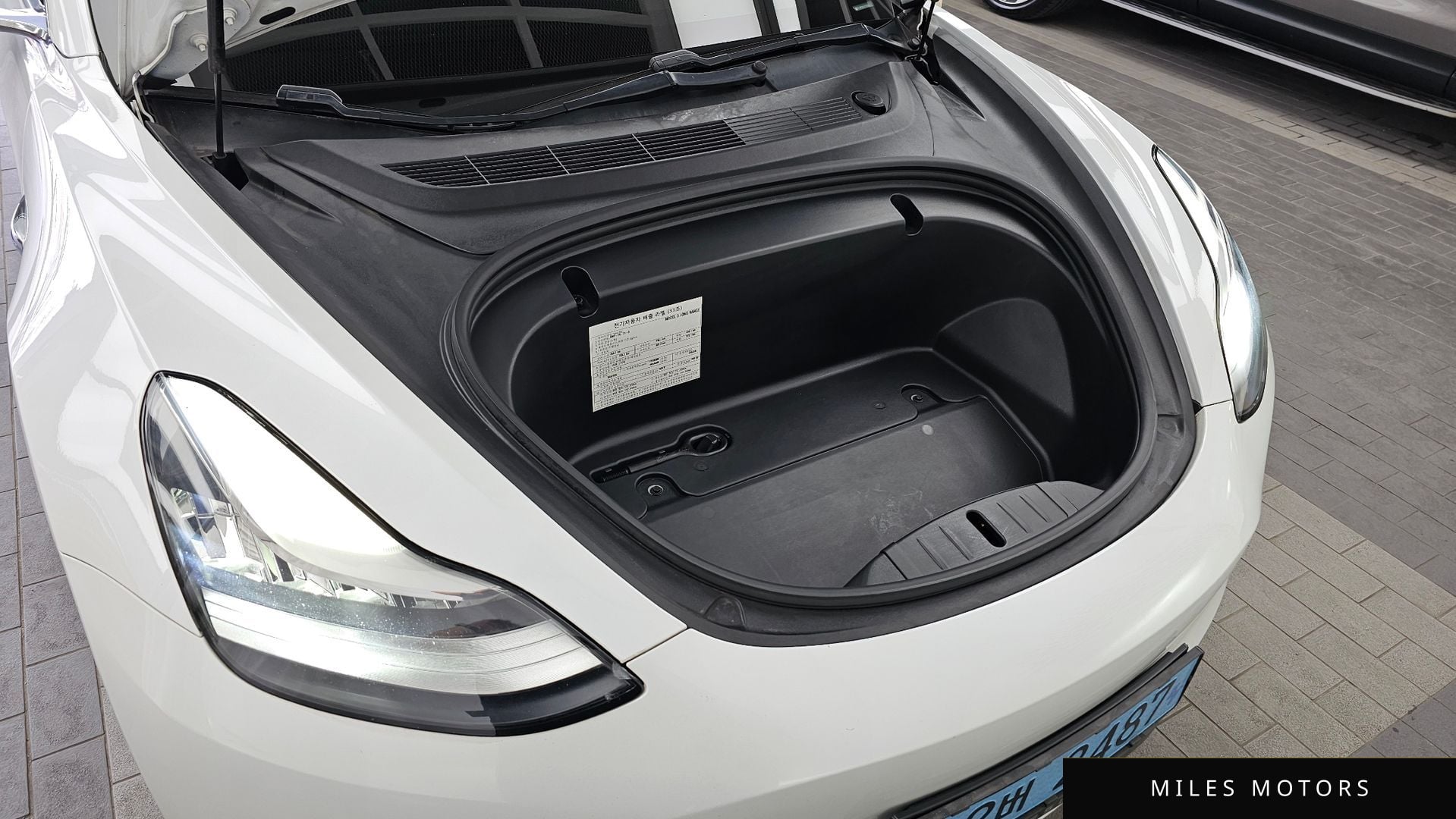 Tesla Model 3 2020 — миниатюра 6