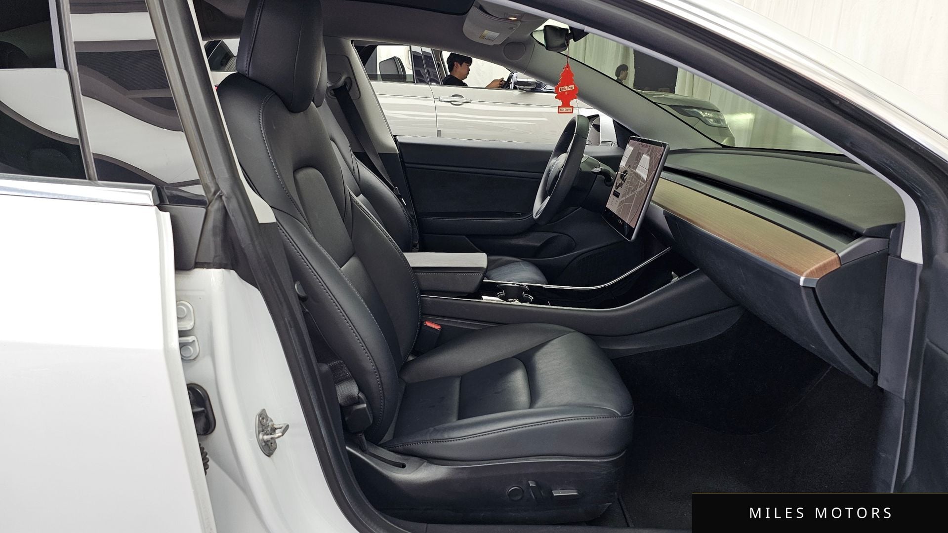 Tesla Model 3 2020 — миниатюра 11