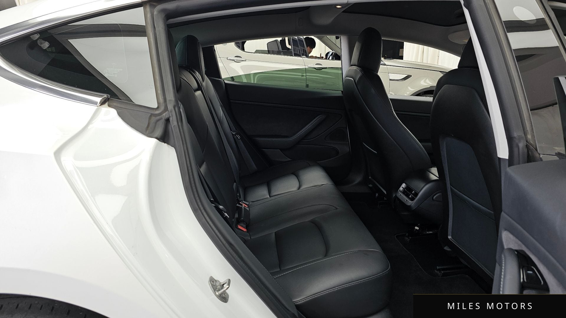 Tesla Model 3 2020 — миниатюра 12