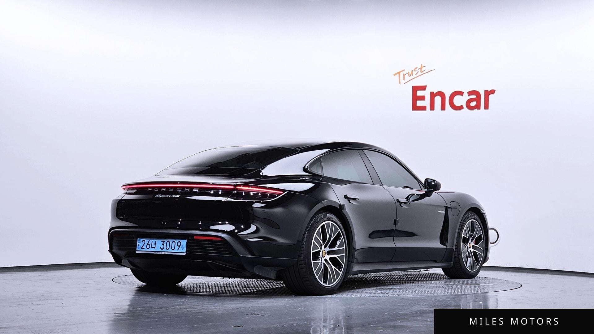 Porsche Taycan 2022 — миниатюра 2