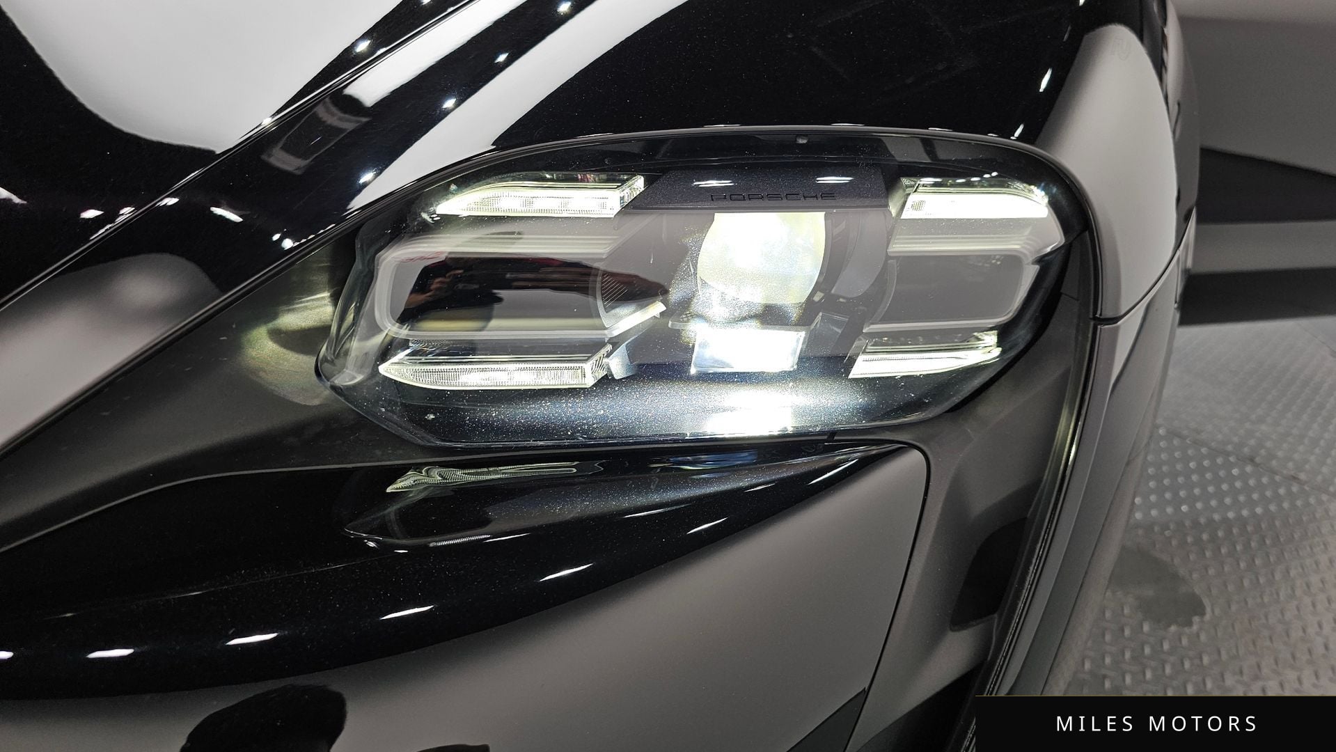 Porsche Taycan 2022 — миниатюра 8