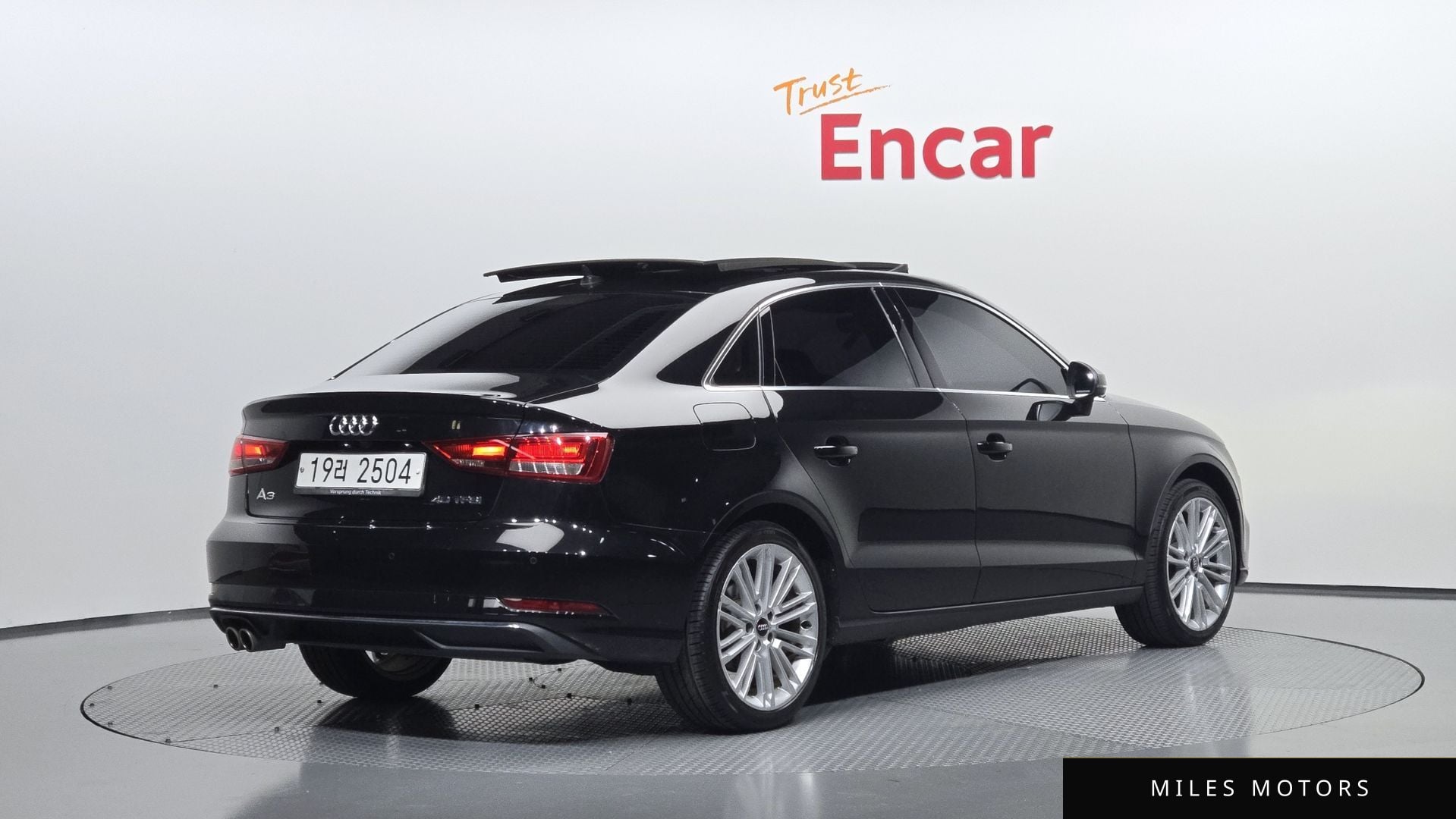 Audi A3 2018 — миниатюра 2