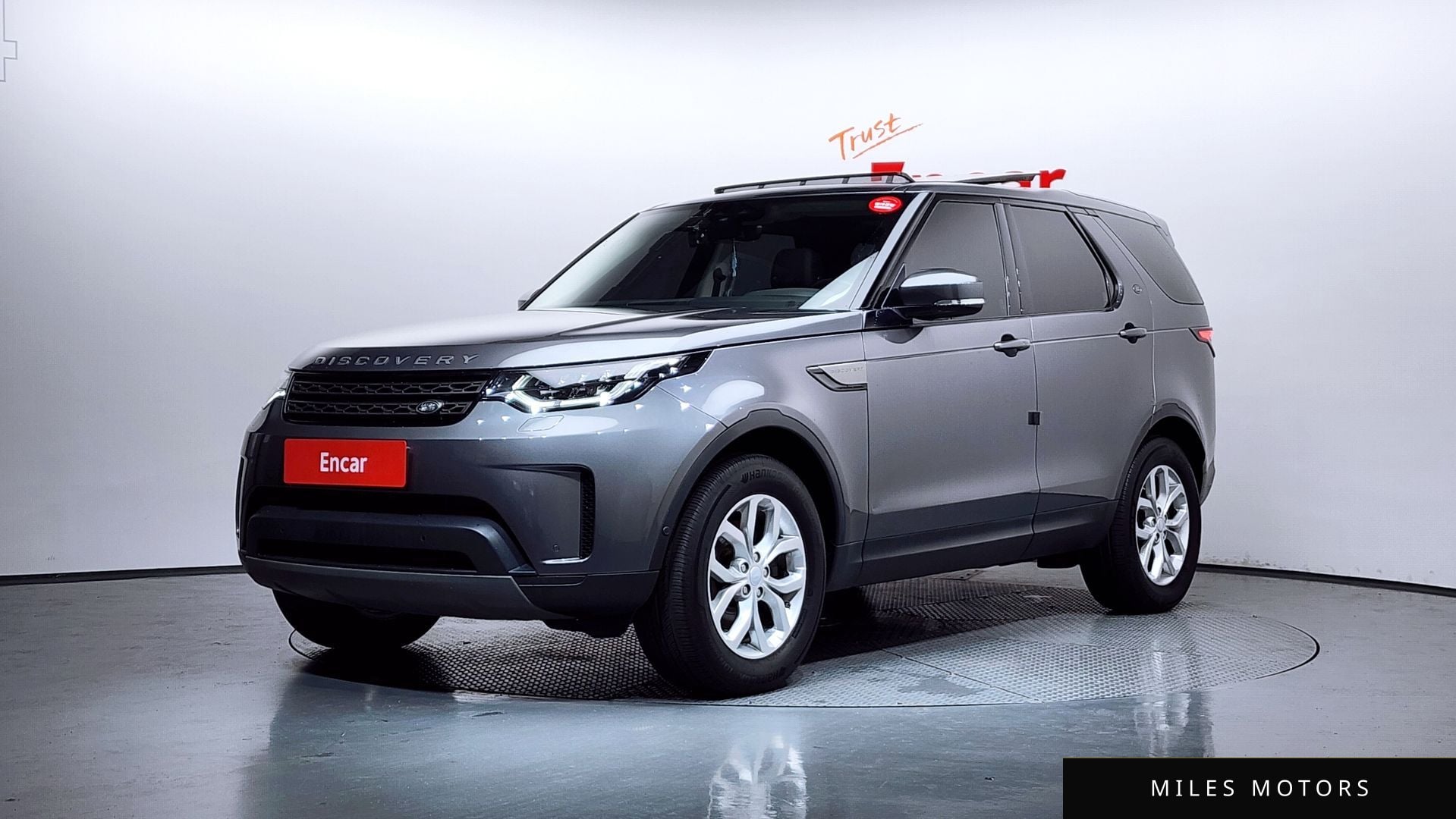 Land Rover Discovery 2019 — фото 1 из 12