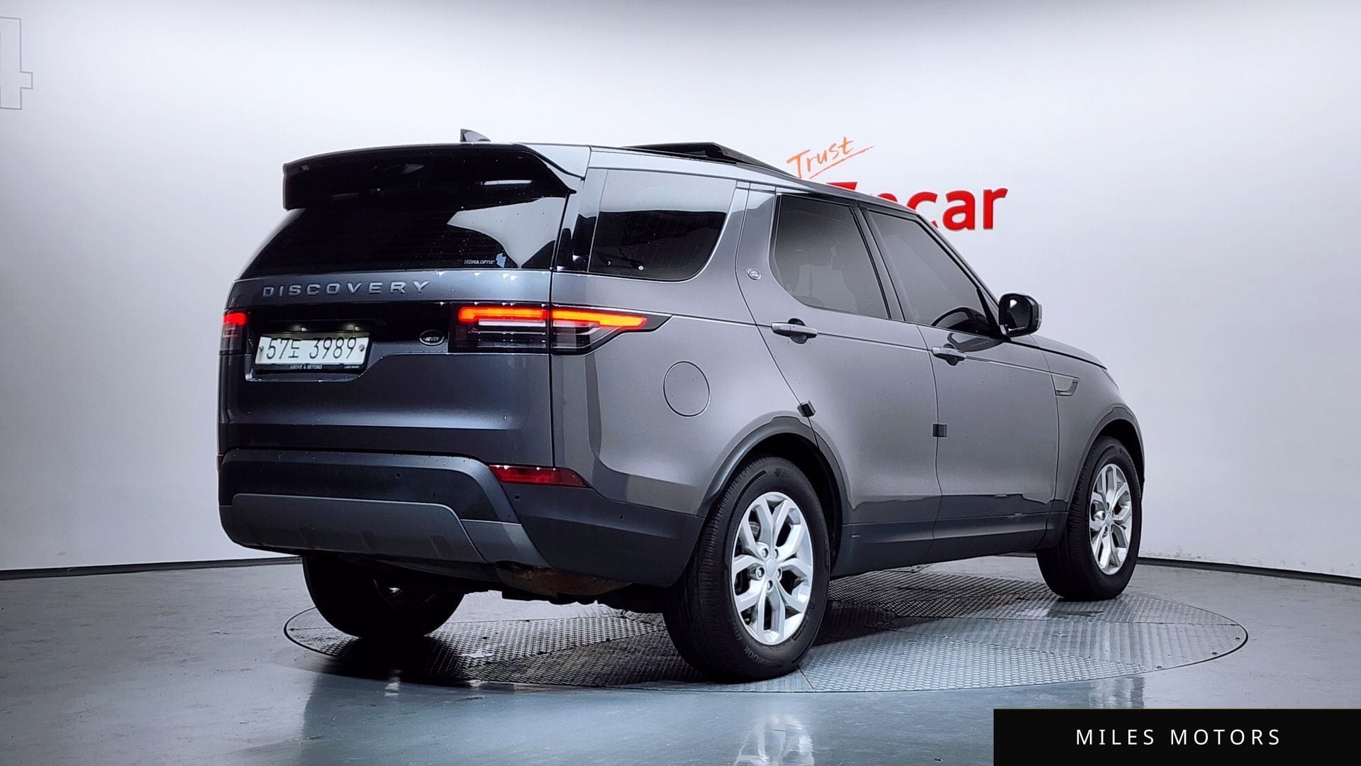 Land Rover Discovery 2019 — миниатюра 2