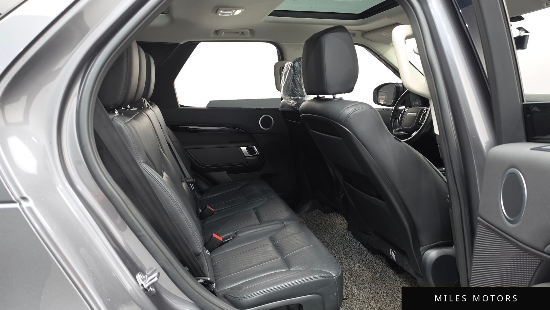 Land Rover Discovery 2019 — миниатюра 12