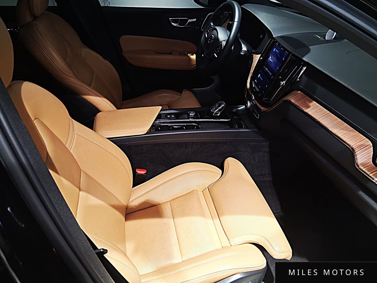 Volvo XC60 2024 — миниатюра 10