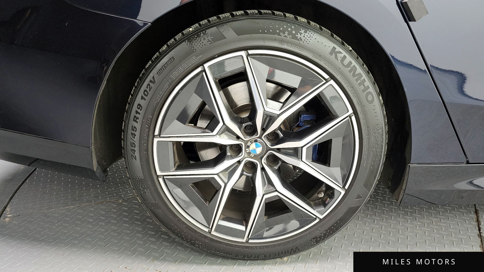 BMW 5 Series (G60) 2024 — миниатюра 5