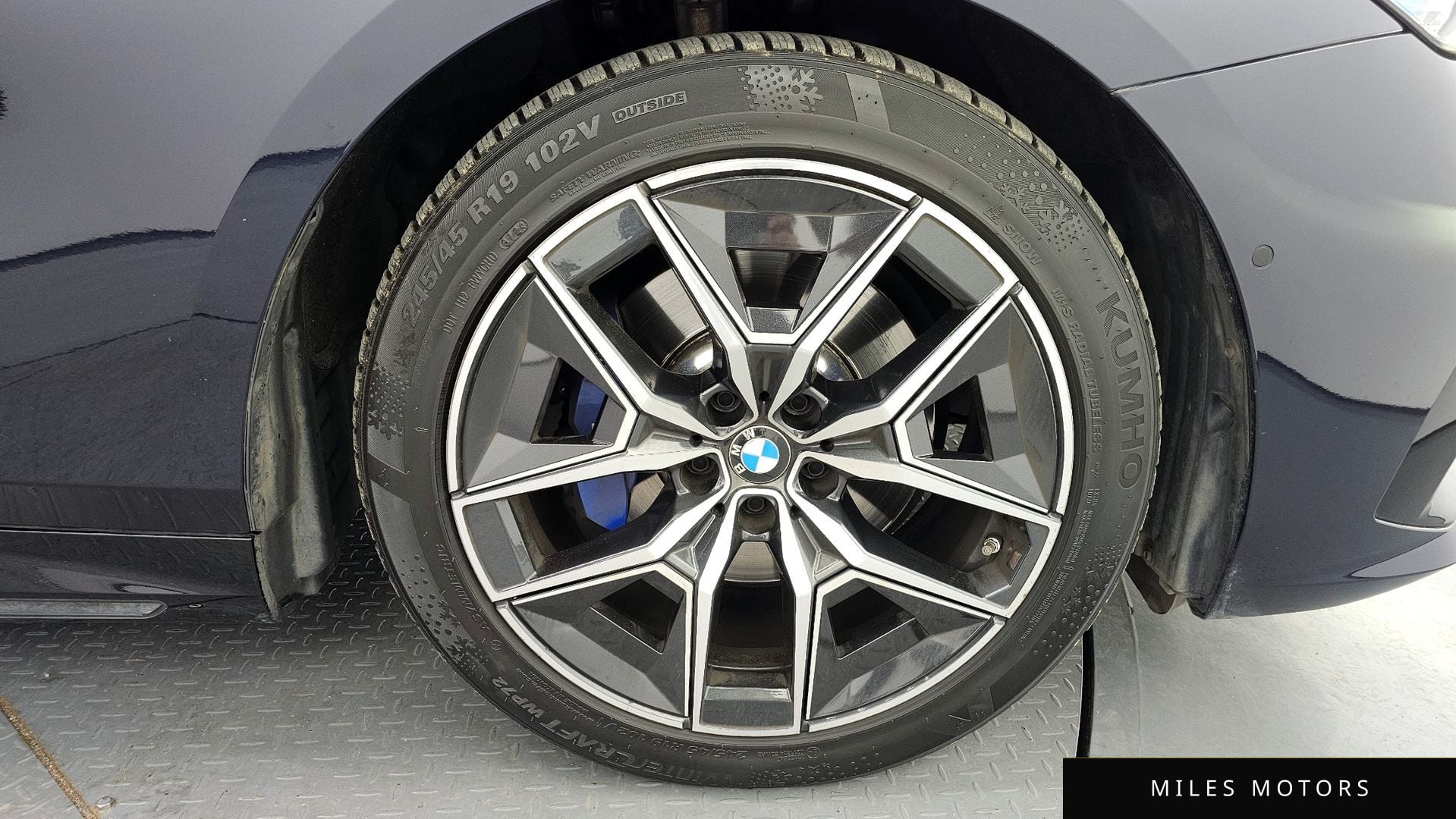 BMW 5 Series (G60) 2024 — миниатюра 7