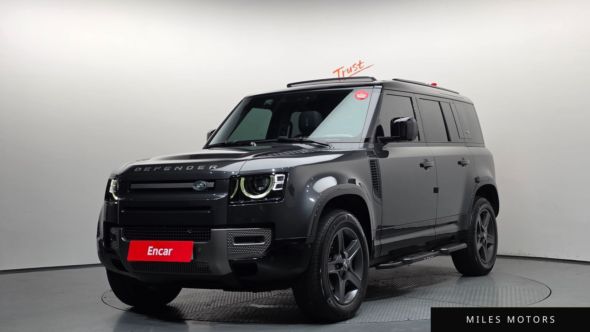 Land Rover Defender 2023 — фото 1 из 12