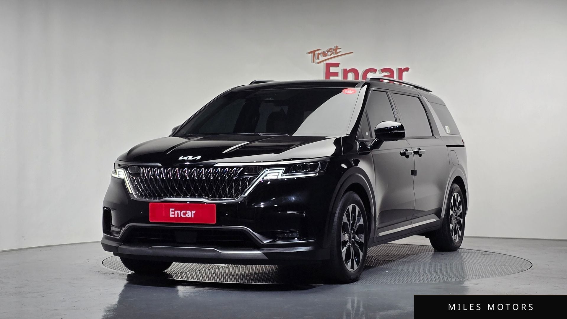Kia Carnival 2023 — фото 1 из 12
