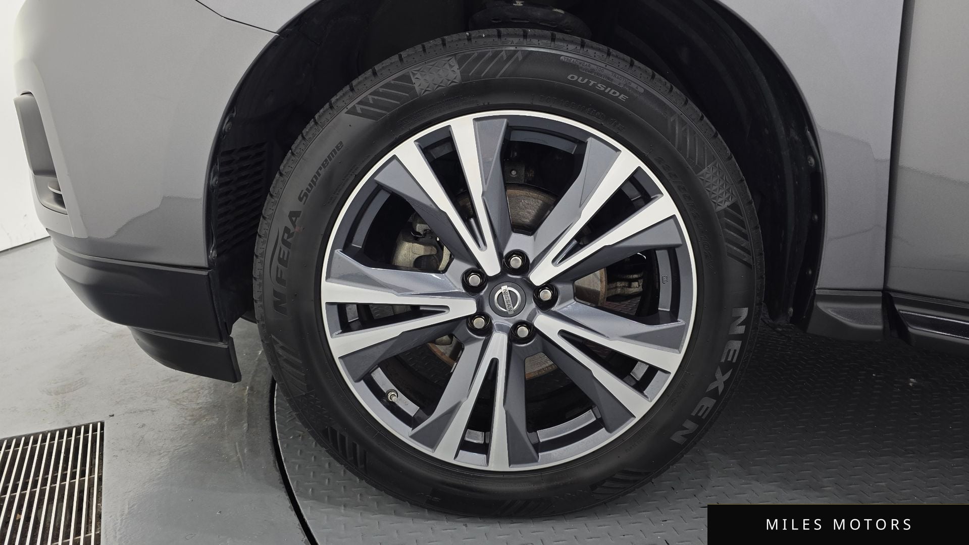 Nissan Pathfinder 2017 — миниатюра 5