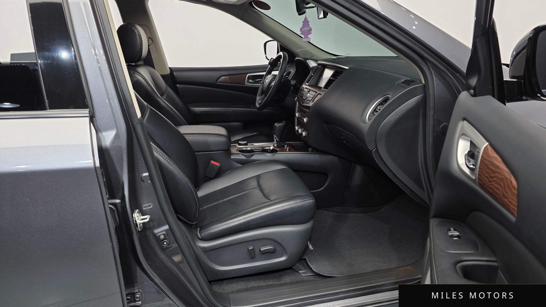 Nissan Pathfinder 2017 — миниатюра 11
