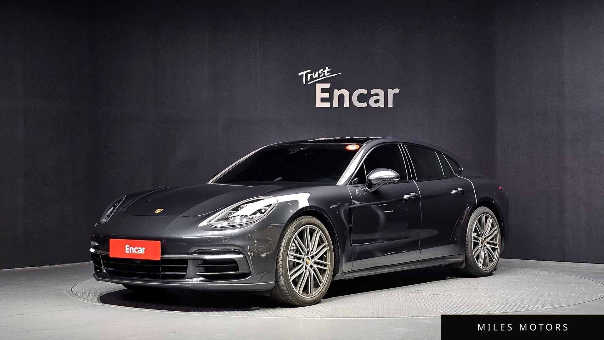 Porsche Panamera 2018 — фото 1 из 12