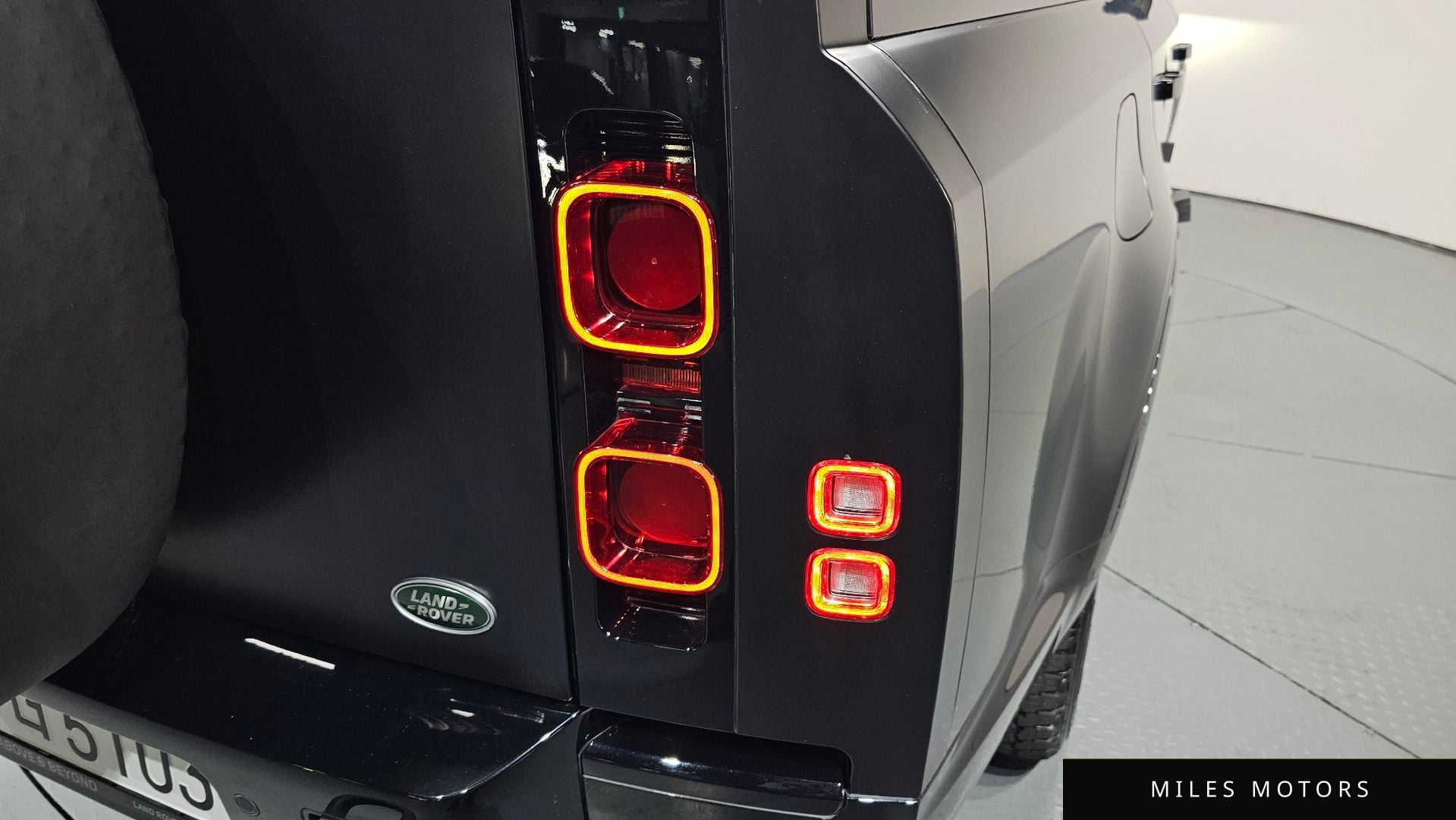 Land Rover Defender 2023 — миниатюра 8