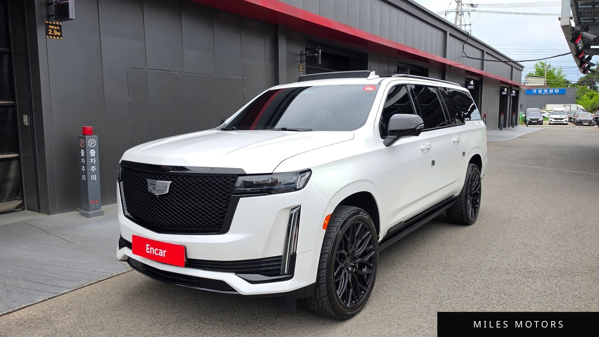Cadillac Escalade 2021 — фото 1 из 12
