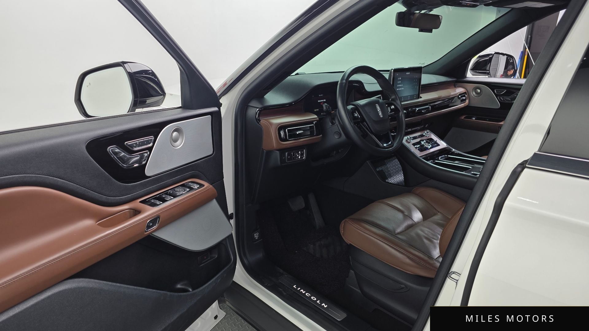 Lincoln Aviator 2022 — миниатюра 10