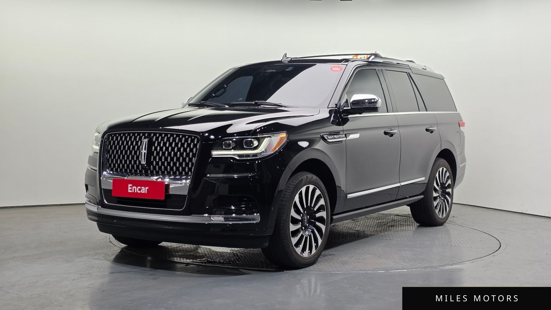 Lincoln Navigator 2023 — фото 1 из 12