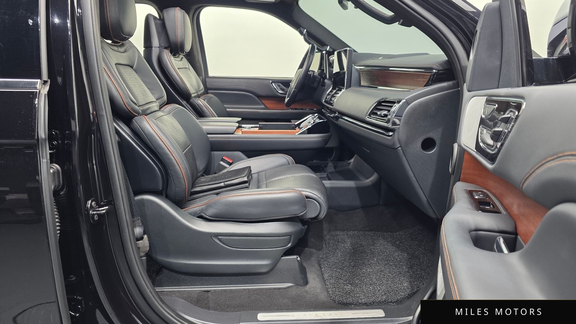 Lincoln Navigator 2023 — миниатюра 11