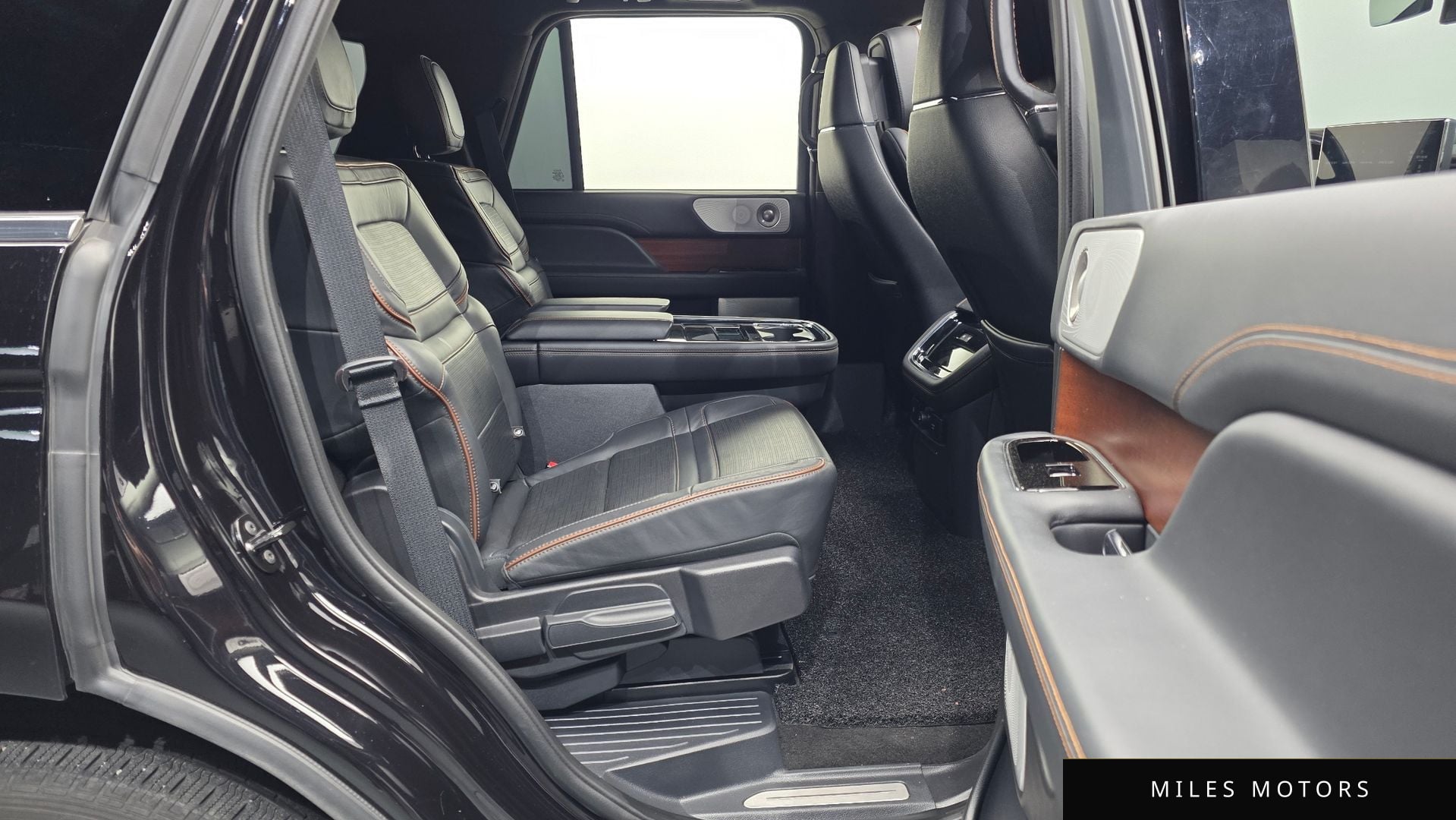 Lincoln Navigator 2023 — миниатюра 12