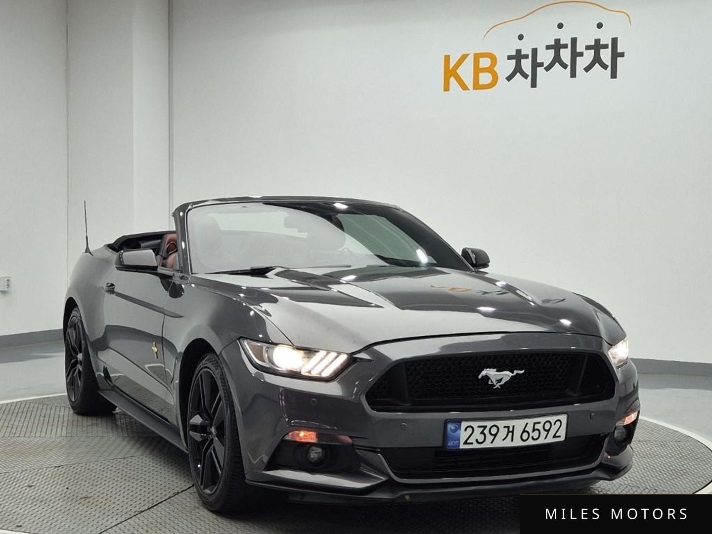 Ford Mustang 2017 — фото 1 из 12