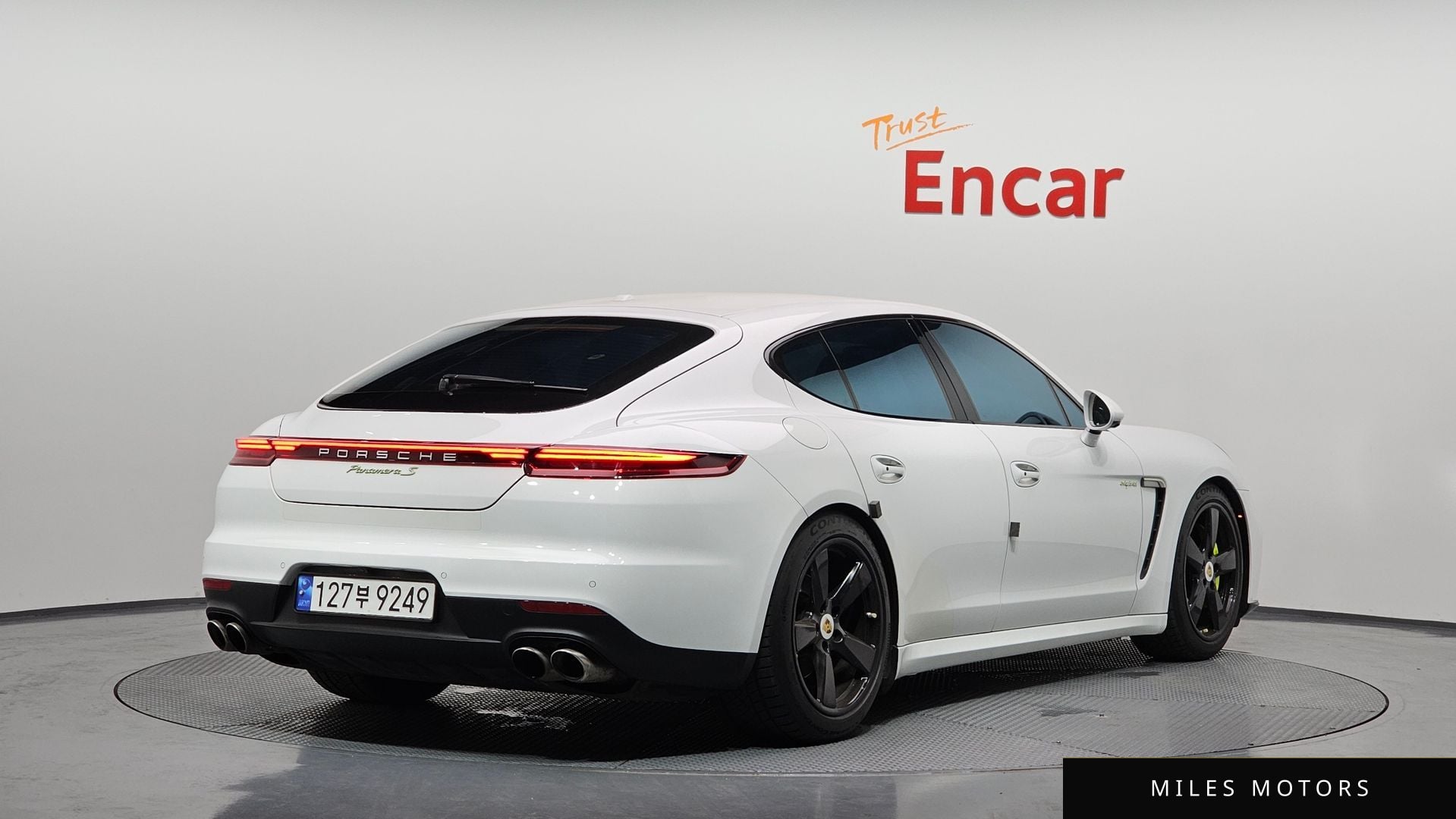 Porsche Panamera 2015 — фото 1 из 12