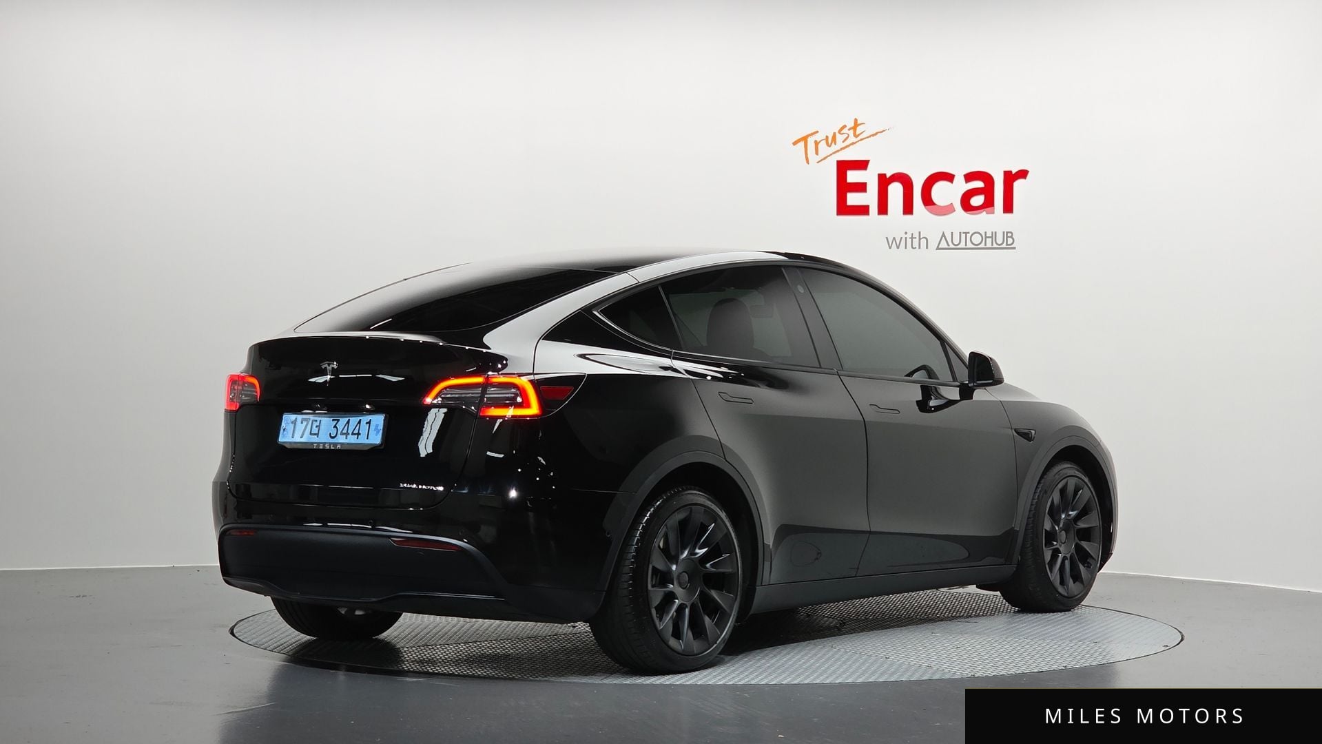 Tesla Model Y 2021 — миниатюра 2