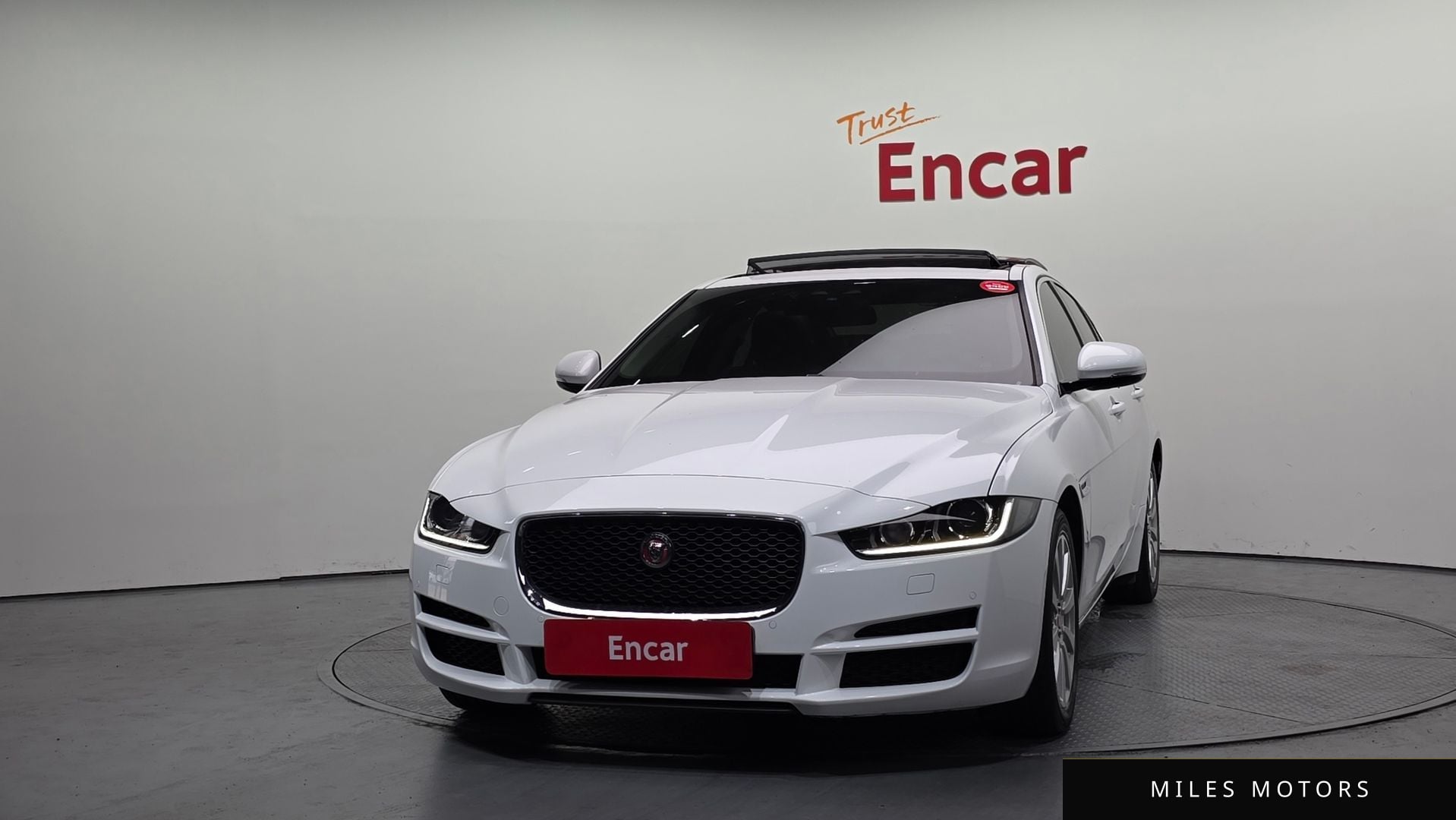 Jaguar XE 2016 — миниатюра 3