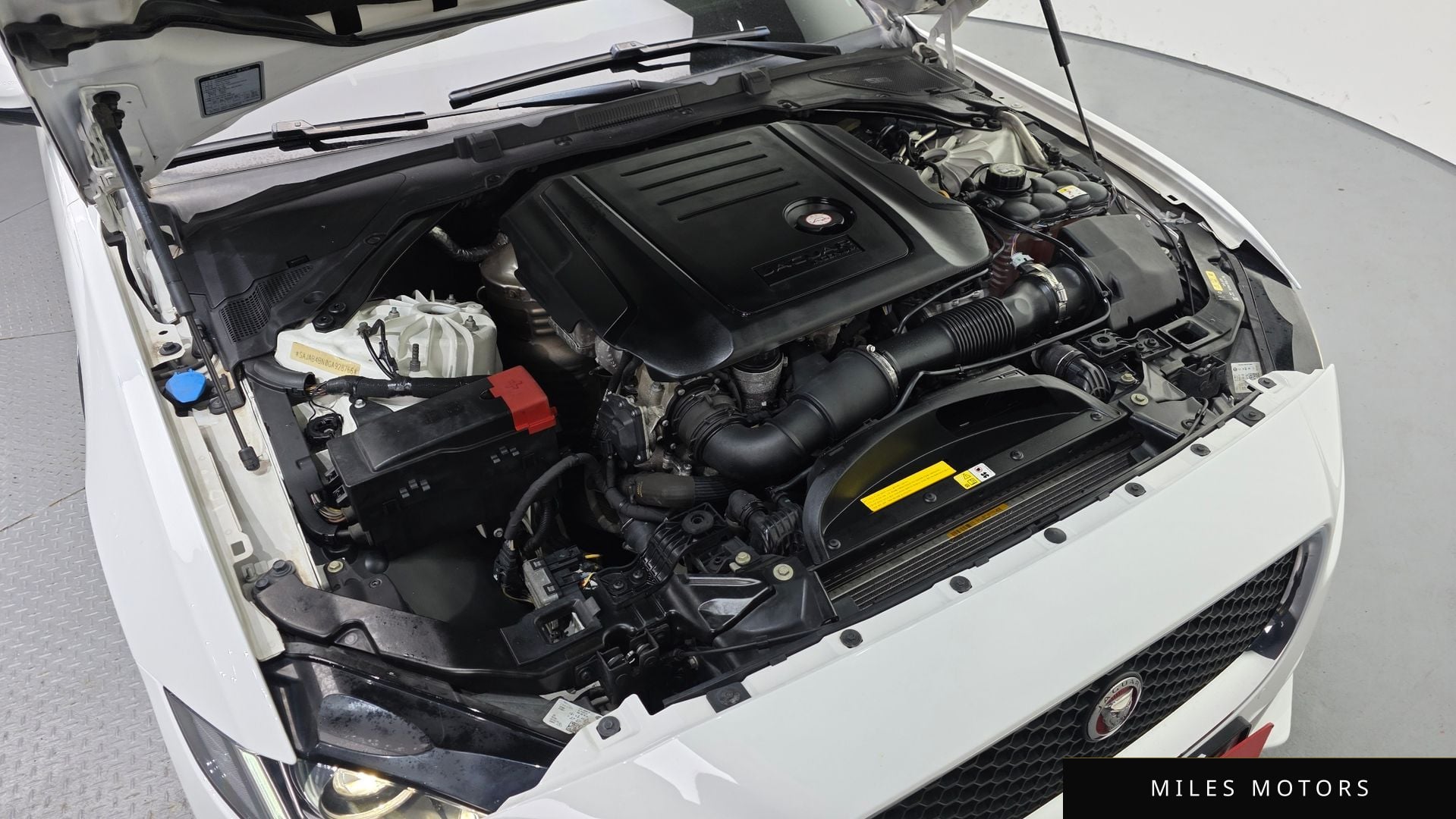 Jaguar XE 2016 — миниатюра 6