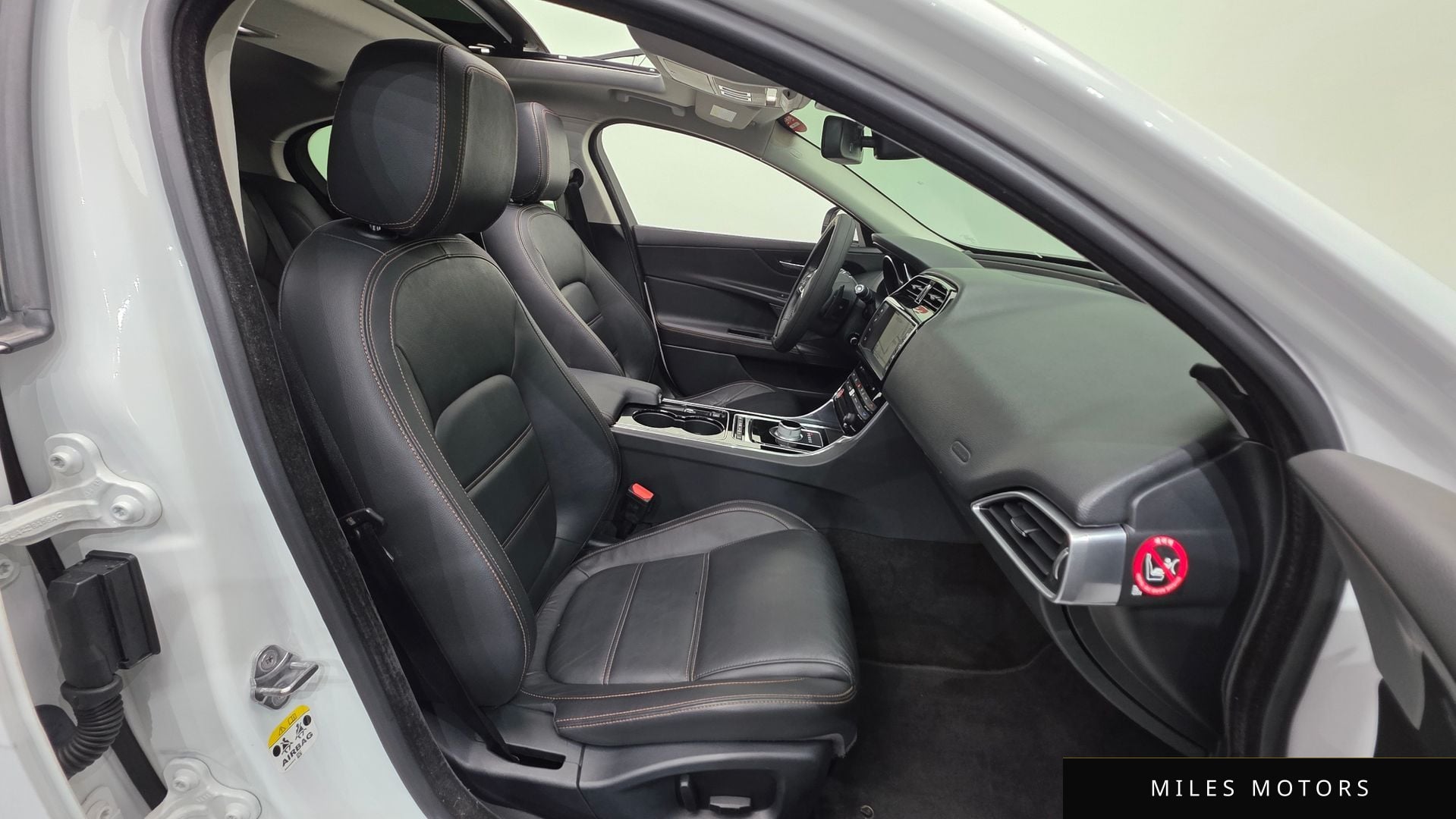 Jaguar XE 2016 — миниатюра 10