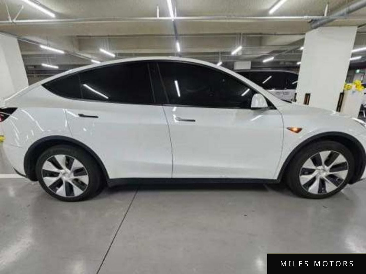 Tesla Model Y 2022 — миниатюра 11