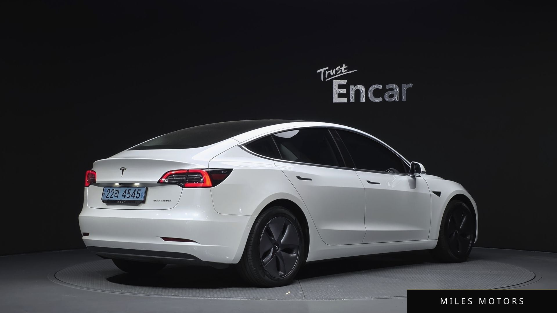 Tesla Model 3 2020 — миниатюра 2