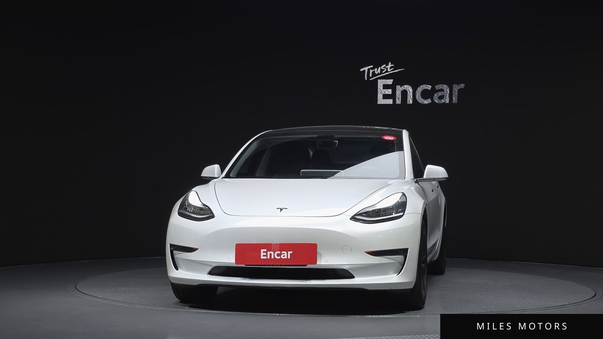 Tesla Model 3 2020 — миниатюра 3