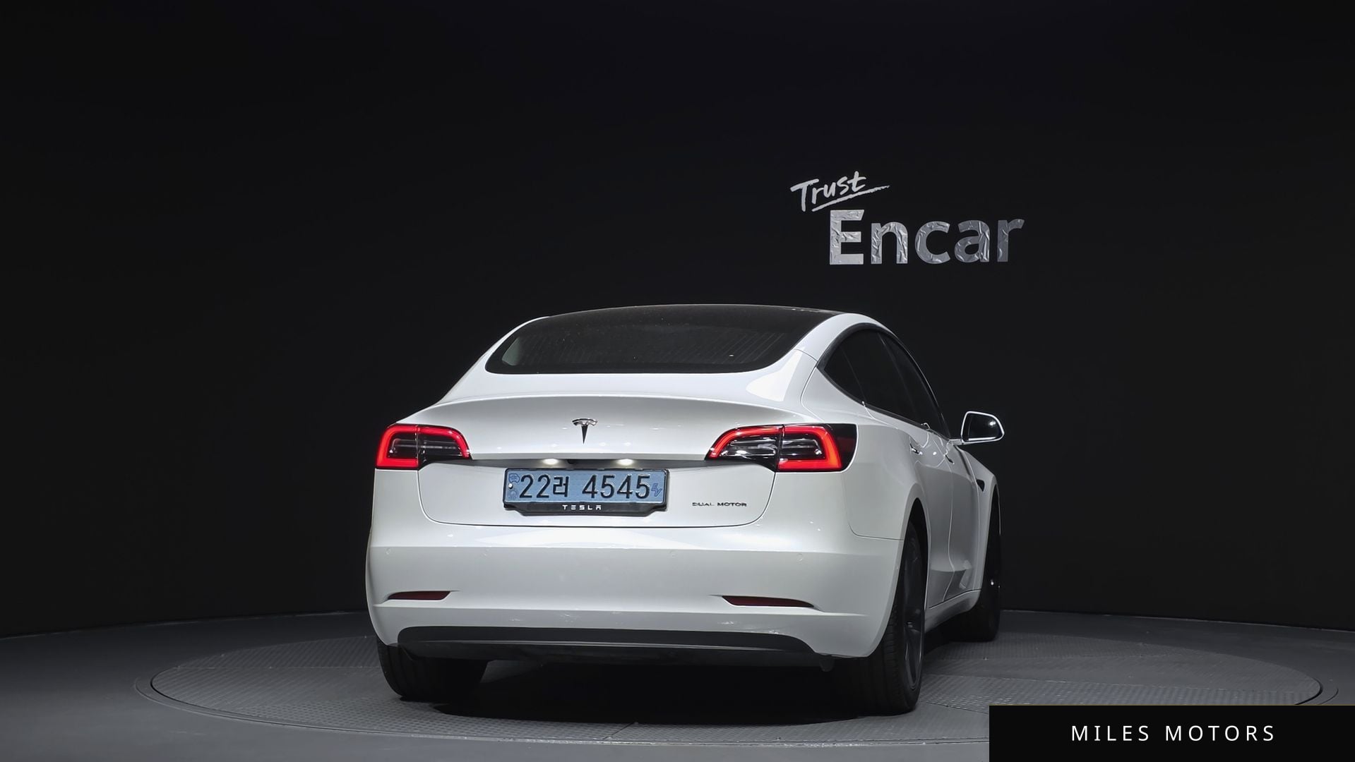 Tesla Model 3 2020 — миниатюра 4