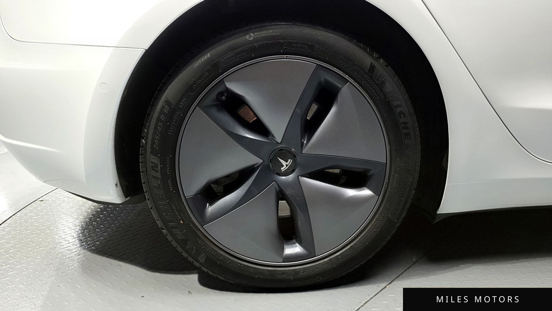 Tesla Model 3 2020 — миниатюра 5