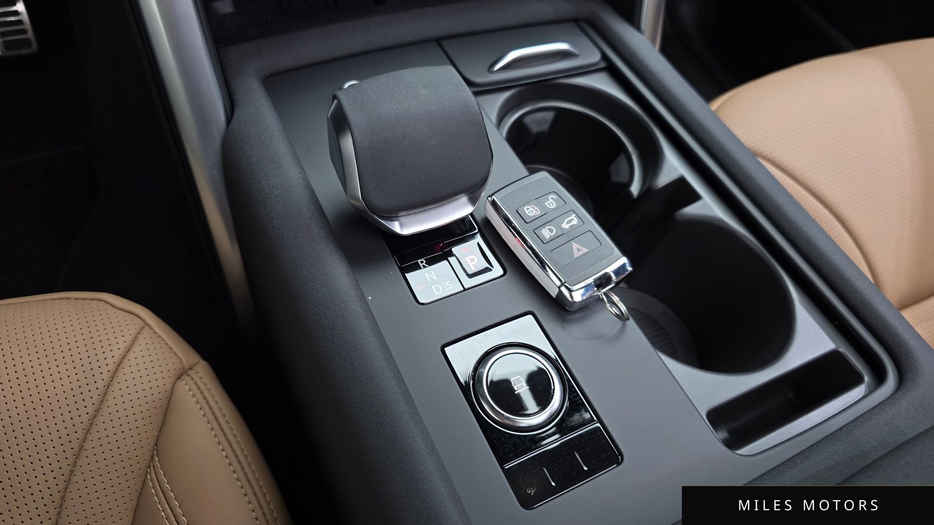 Land Rover Discovery 2025 — миниатюра 12