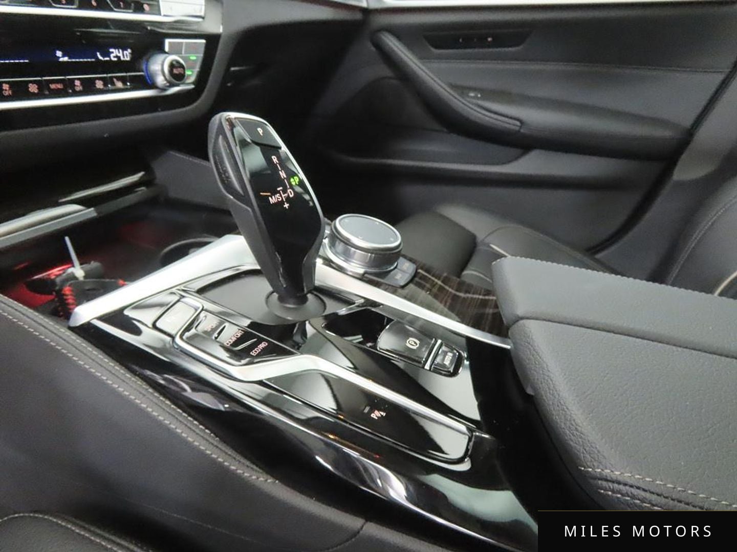 BMW 5 Series (G30) 2023 — миниатюра 9
