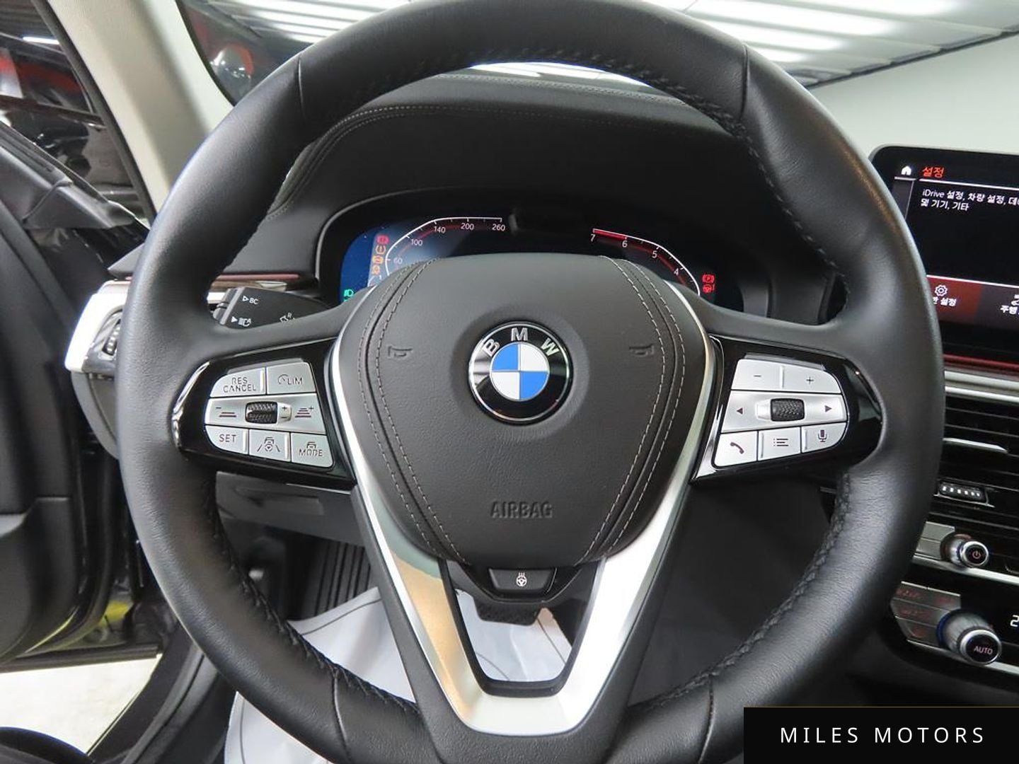 BMW 5 Series (G30) 2023 — миниатюра 11