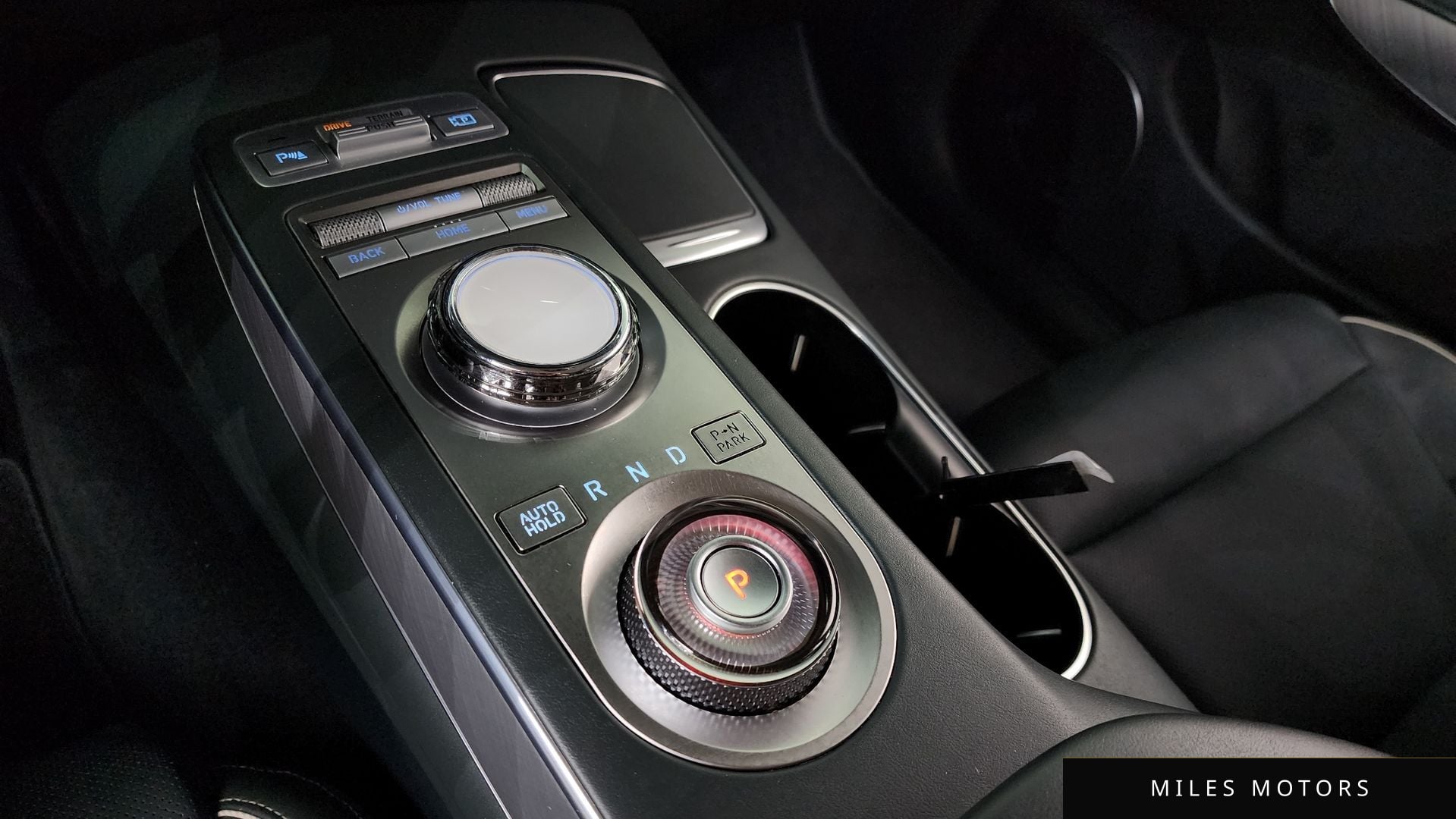 Genesis GV70 2022 — миниатюра 12