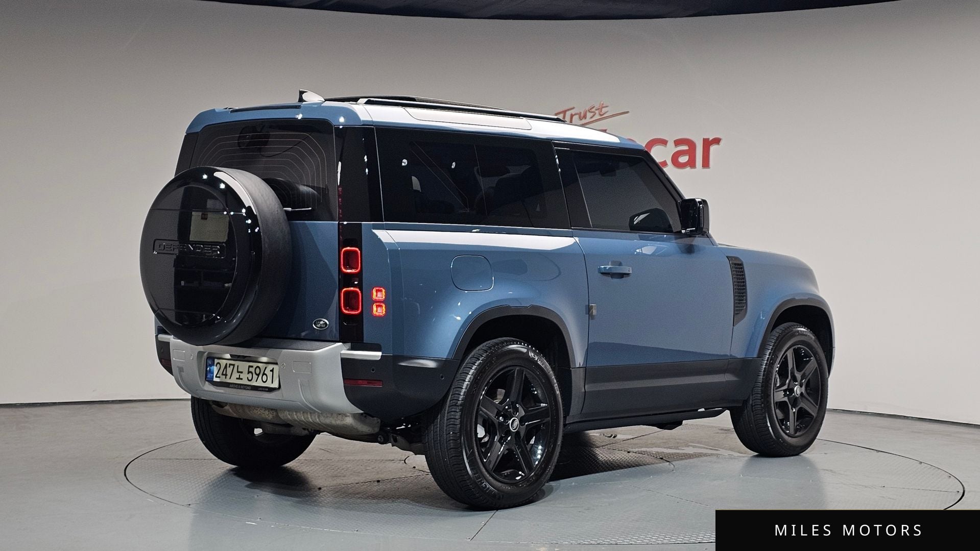 Land Rover Defender 2022 — фото 1 из 12