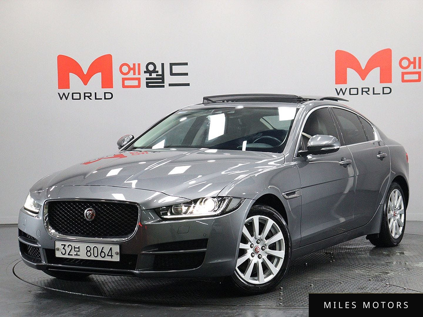 Jaguar XE 2018 — фото 1 из 12