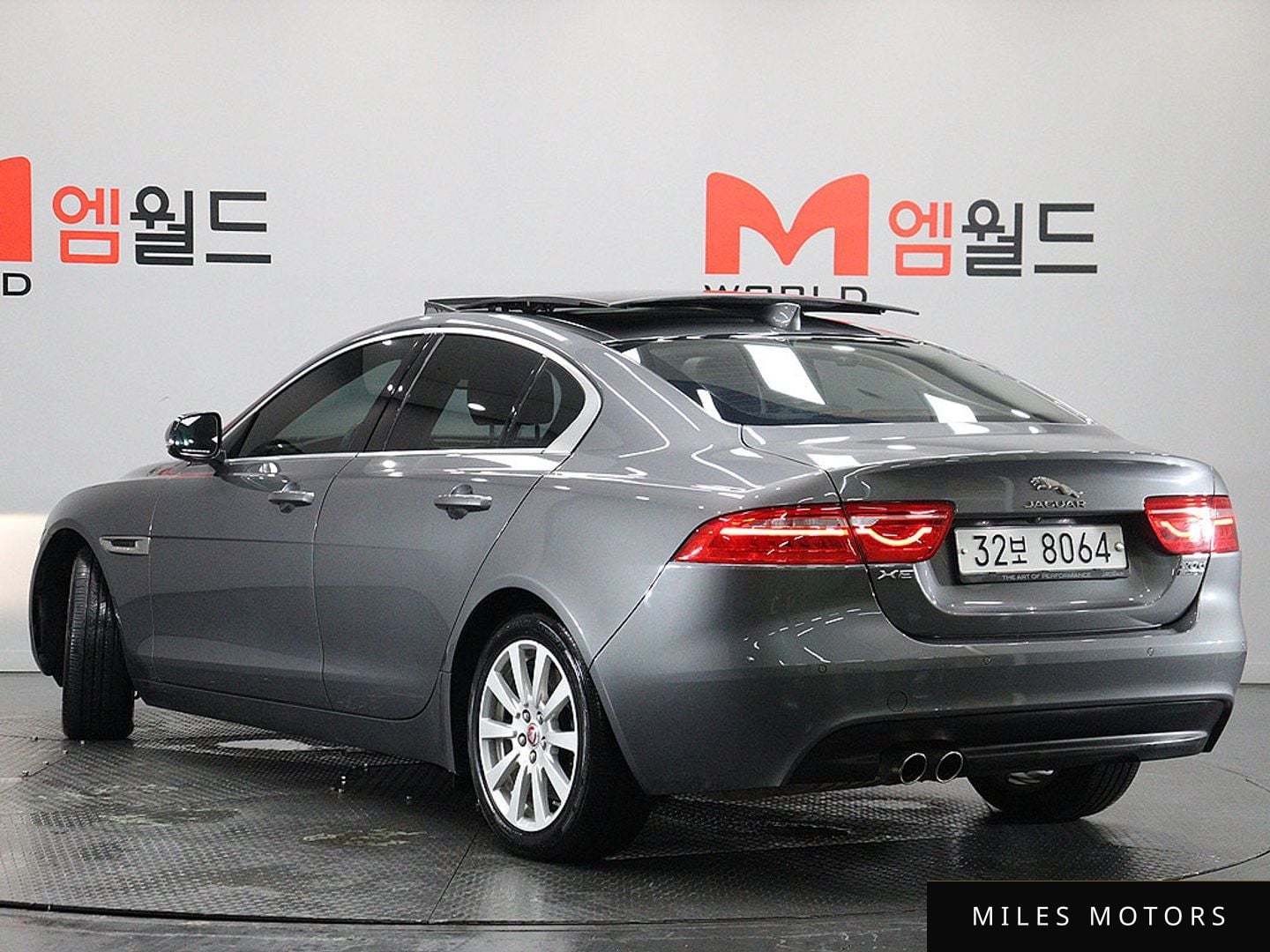 Jaguar XE 2018 — миниатюра 5