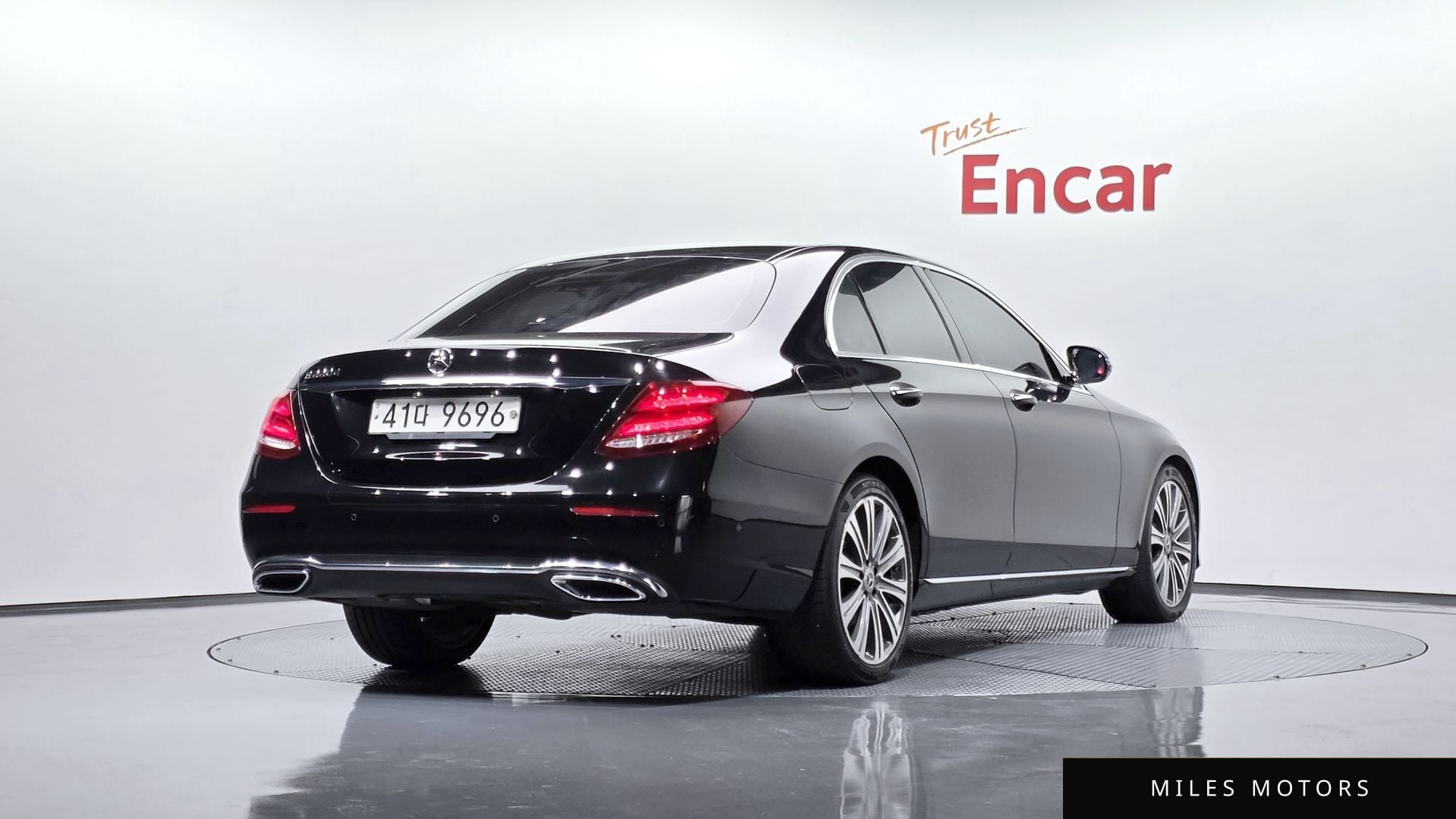 Mercedes-Benz E-Class W213 2017 — фото 1 из 12