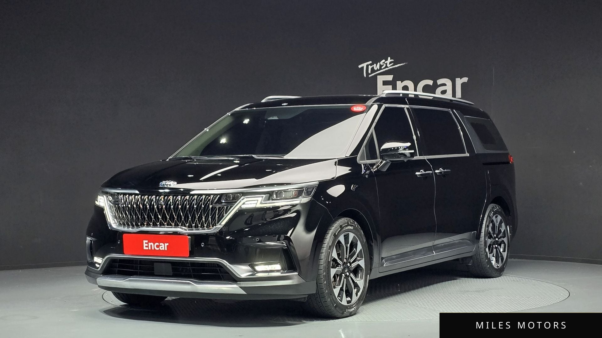 Kia Carnival 2021 — фото 1 из 12