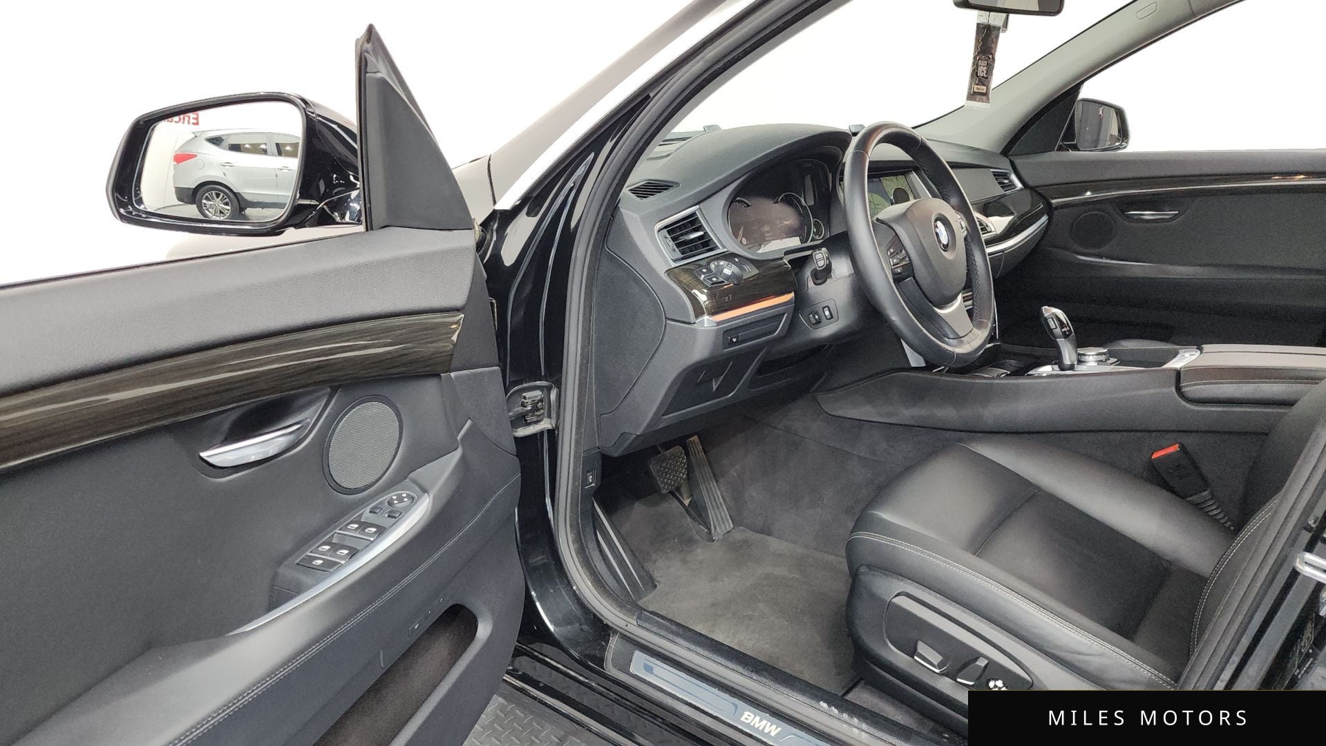 BMW 5 Series GT (F07) 2015 — миниатюра 10